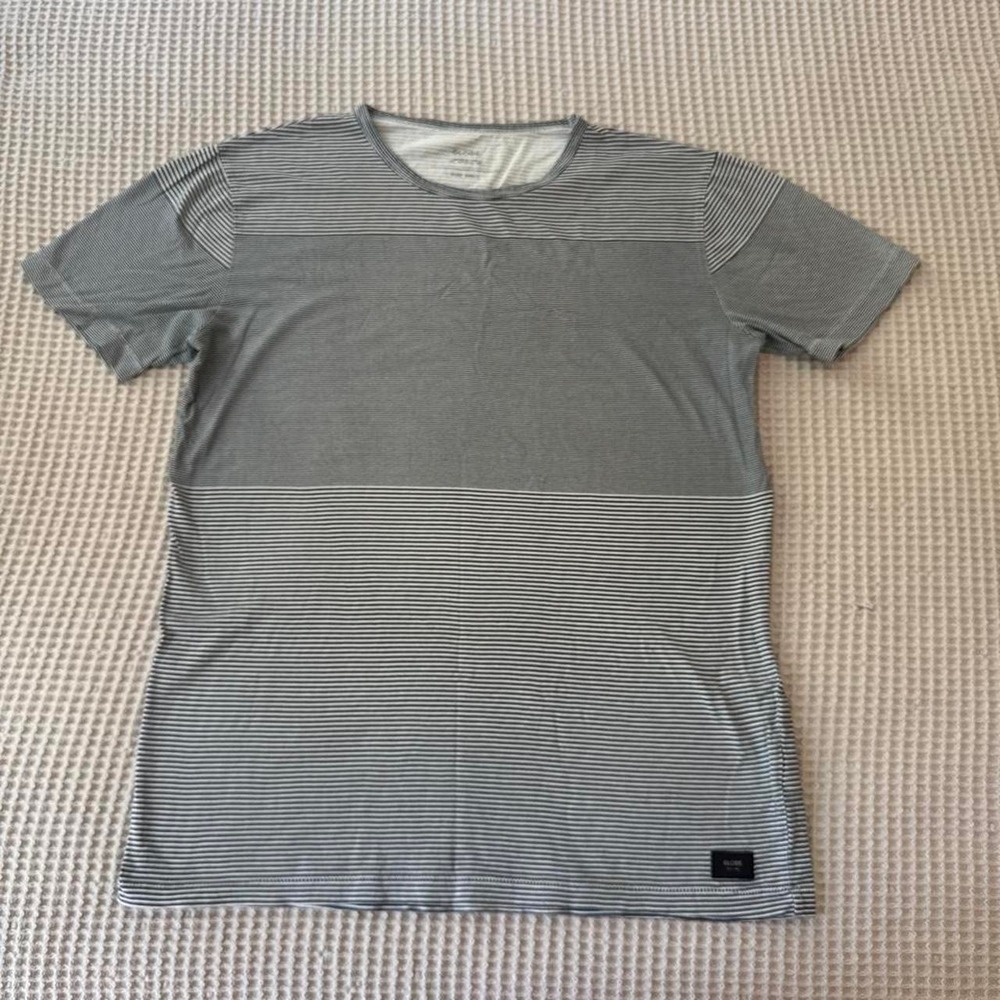 Globe‎ grey striped t-shirt Size S